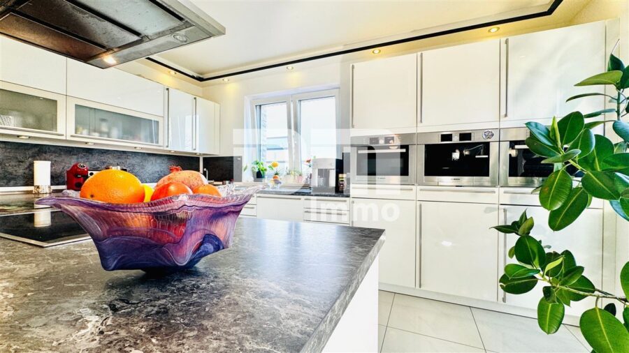 Luxeriöse Stadtvilla mit exklusiver Ausstattung in Traumlage mit vielen hochwertigen Extras - EG Offener Küchenbereich / Einbauküche